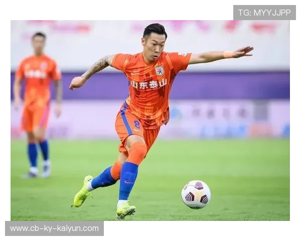 上海海港徐新助攻连连，李明破门得手：场上默契，场下装备的故事